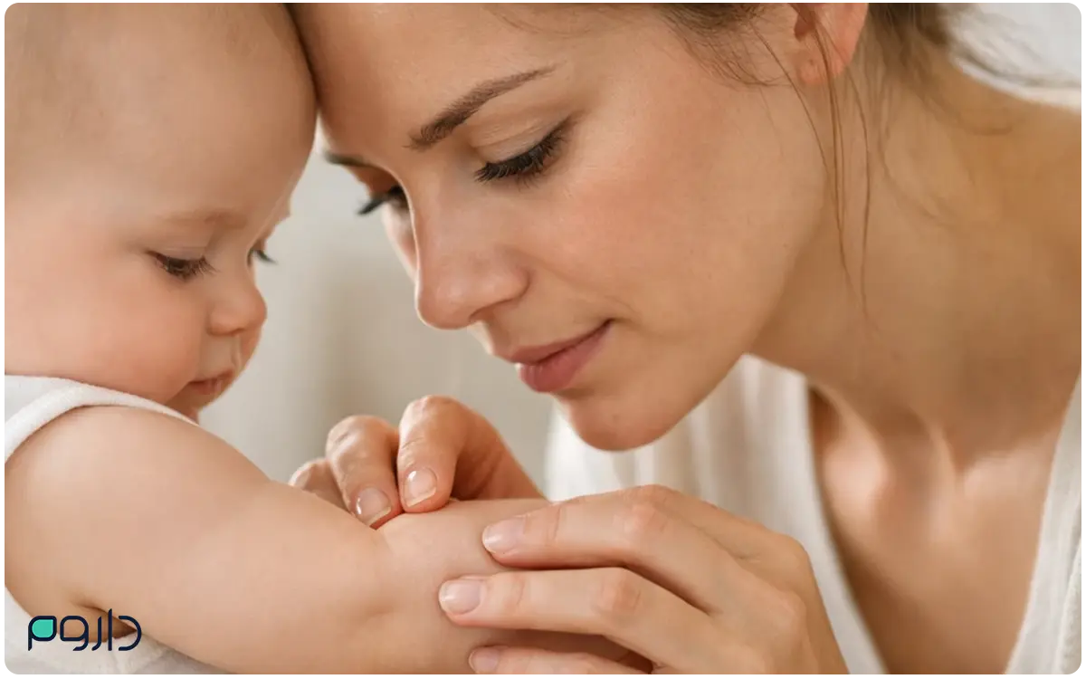 تشخیص علائم آلرژی، خارش و دانه‌های قرمز روی پوست نوزاد-داروخانه آنلاین داروم