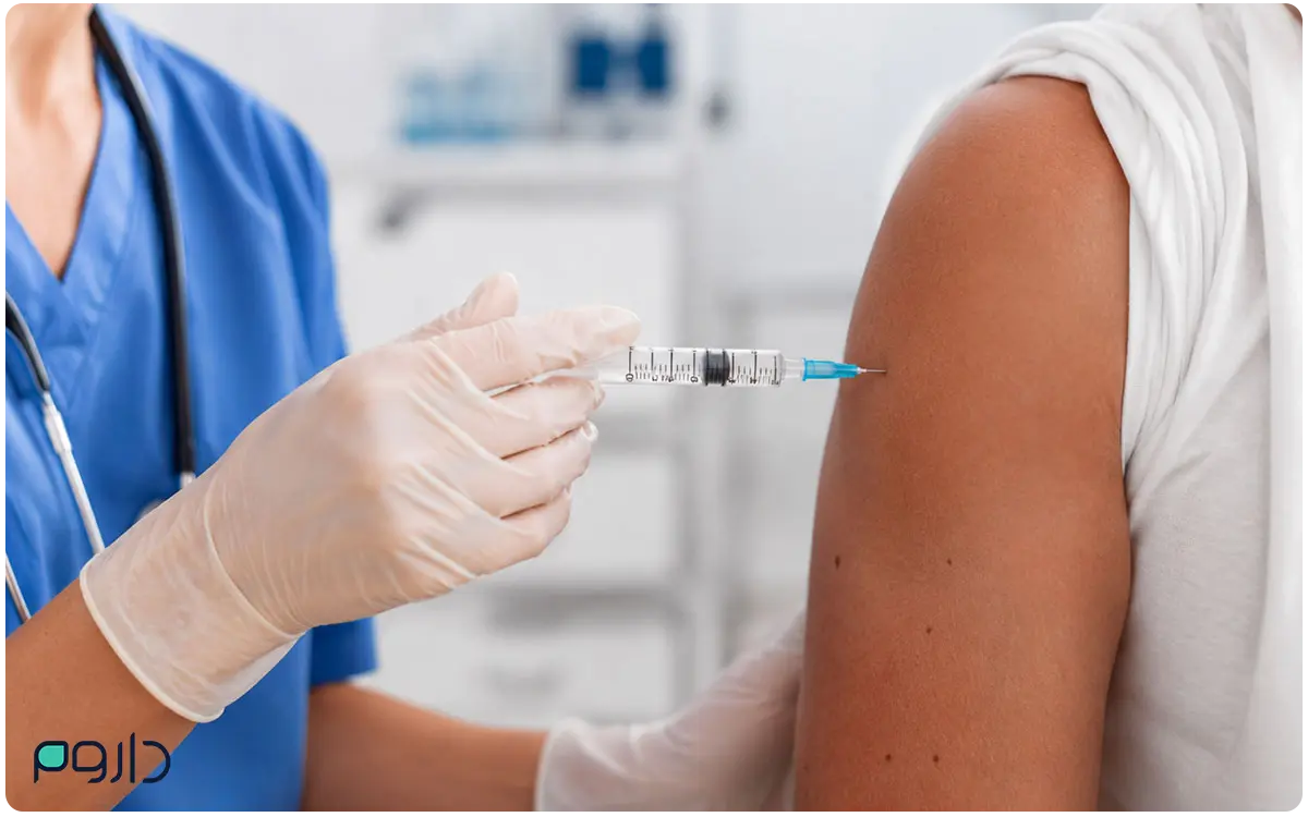 تزریق عضلانی واکسن HPV در بازو-داروخانه آنلاین داروم